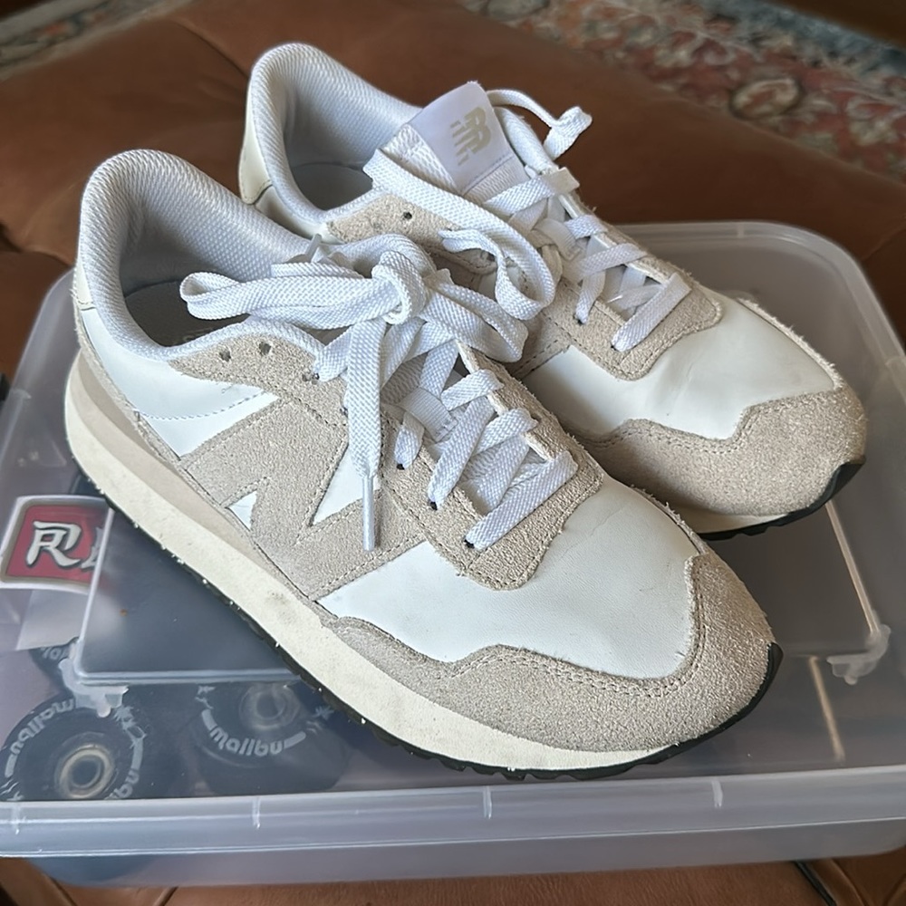 New Balance 237 Beige and White US Men’s 7 EU 40